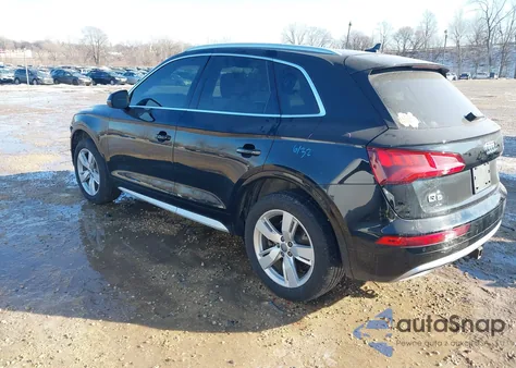 2018 Audi Q5 2.0T Premium/2.0T Tech Premium z USA, uszkodzony, nr VIN WA1BNAFY5J2152398